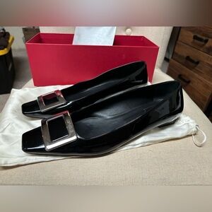 Roger Vivier Decollete Ballerina Pumps, Black Patent, size 41, 2.5cm heel